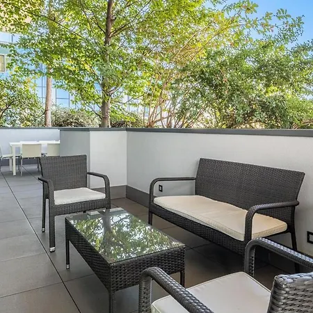 Lovely - With Views Apartment
