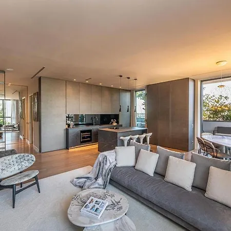 Lovely - With Views Apartment